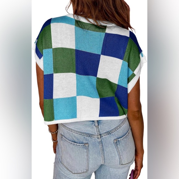 Color Block Crop Top - Picture 2 of 3
